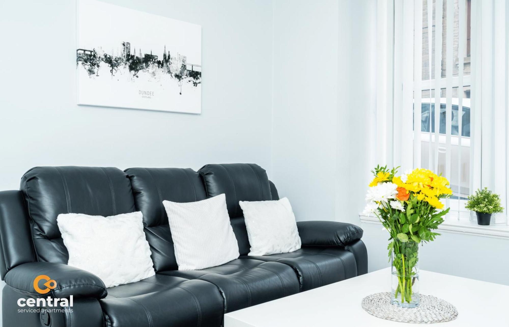 Central Serviced Apartments - 2 Bedroom - Ground Floor - Monthly & Weekly Bookings Welcome - Free Street Parking - 2 Double Beds - Wifi - Smart Tvs In Rooms - Fully Equipped - Heating 24-7 - Contractor & Short Stay Favourite ดันดี ภายนอก รูปภาพ