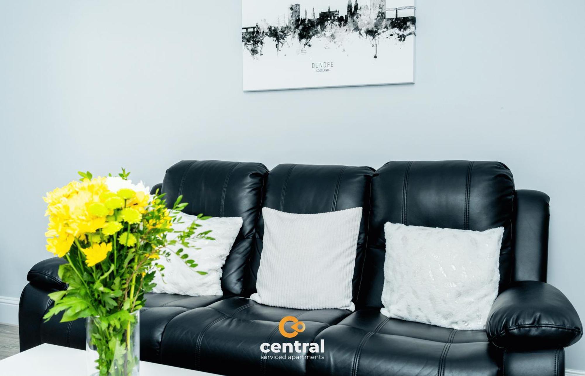Central Serviced Apartments - 2 Bedroom - Ground Floor - Monthly & Weekly Bookings Welcome - Free Street Parking - 2 Double Beds - Wifi - Smart Tvs In Rooms - Fully Equipped - Heating 24-7 - Contractor & Short Stay Favourite ดันดี ภายนอก รูปภาพ