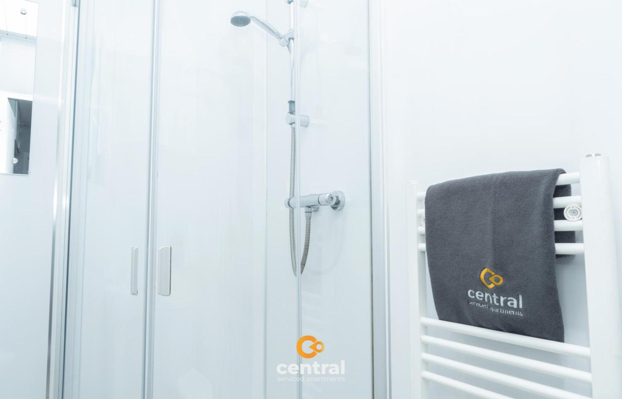 Central Serviced Apartments - 2 Bedroom - Ground Floor - Monthly & Weekly Bookings Welcome - Free Street Parking - 2 Double Beds - Wifi - Smart Tvs In Rooms - Fully Equipped - Heating 24-7 - Contractor & Short Stay Favourite ดันดี ภายนอก รูปภาพ
