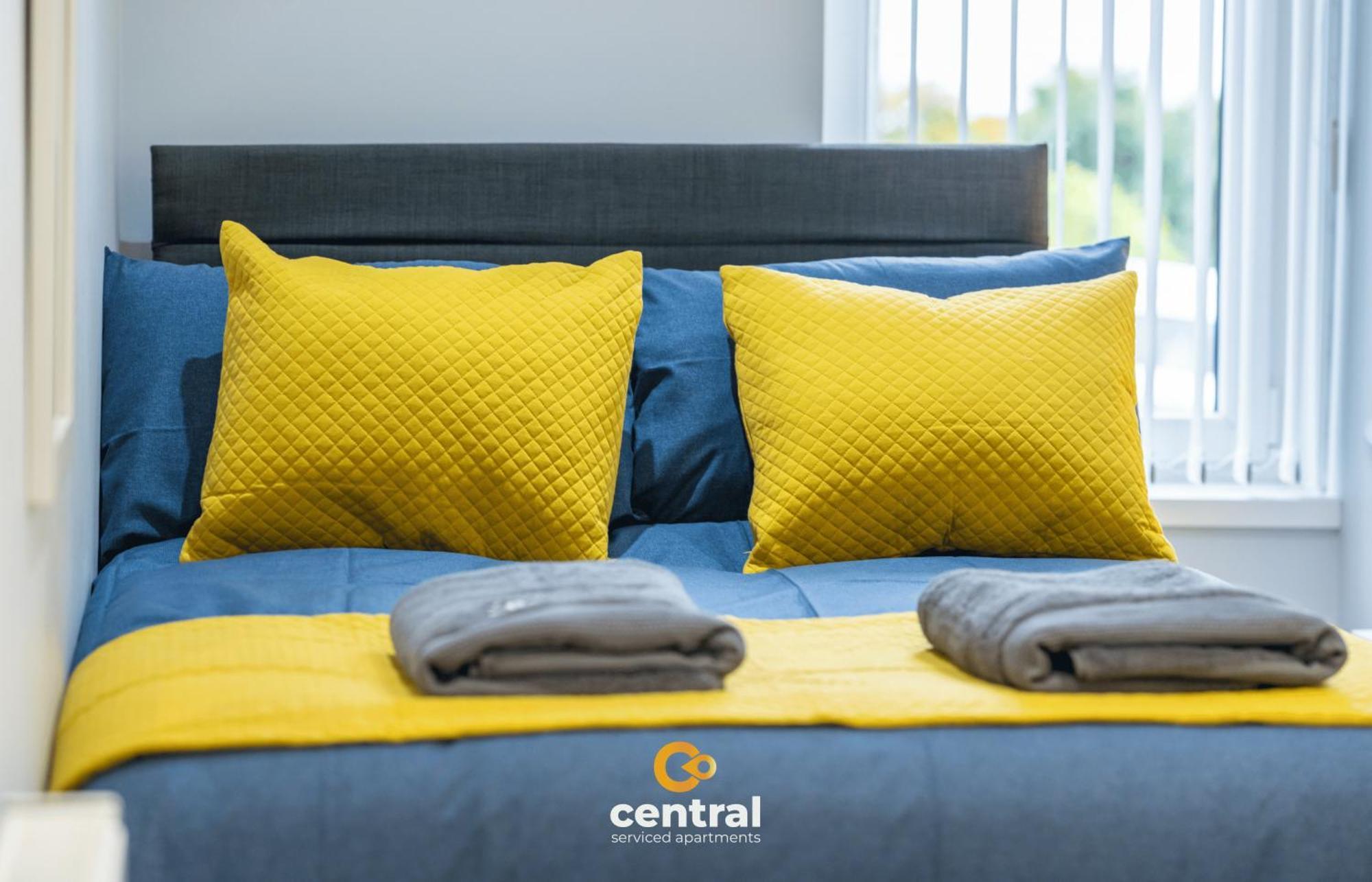 Central Serviced Apartments - 2 Bedroom - Ground Floor - Monthly & Weekly Bookings Welcome - Free Street Parking - 2 Double Beds - Wifi - Smart Tvs In Rooms - Fully Equipped - Heating 24-7 - Contractor & Short Stay Favourite ดันดี ภายนอก รูปภาพ