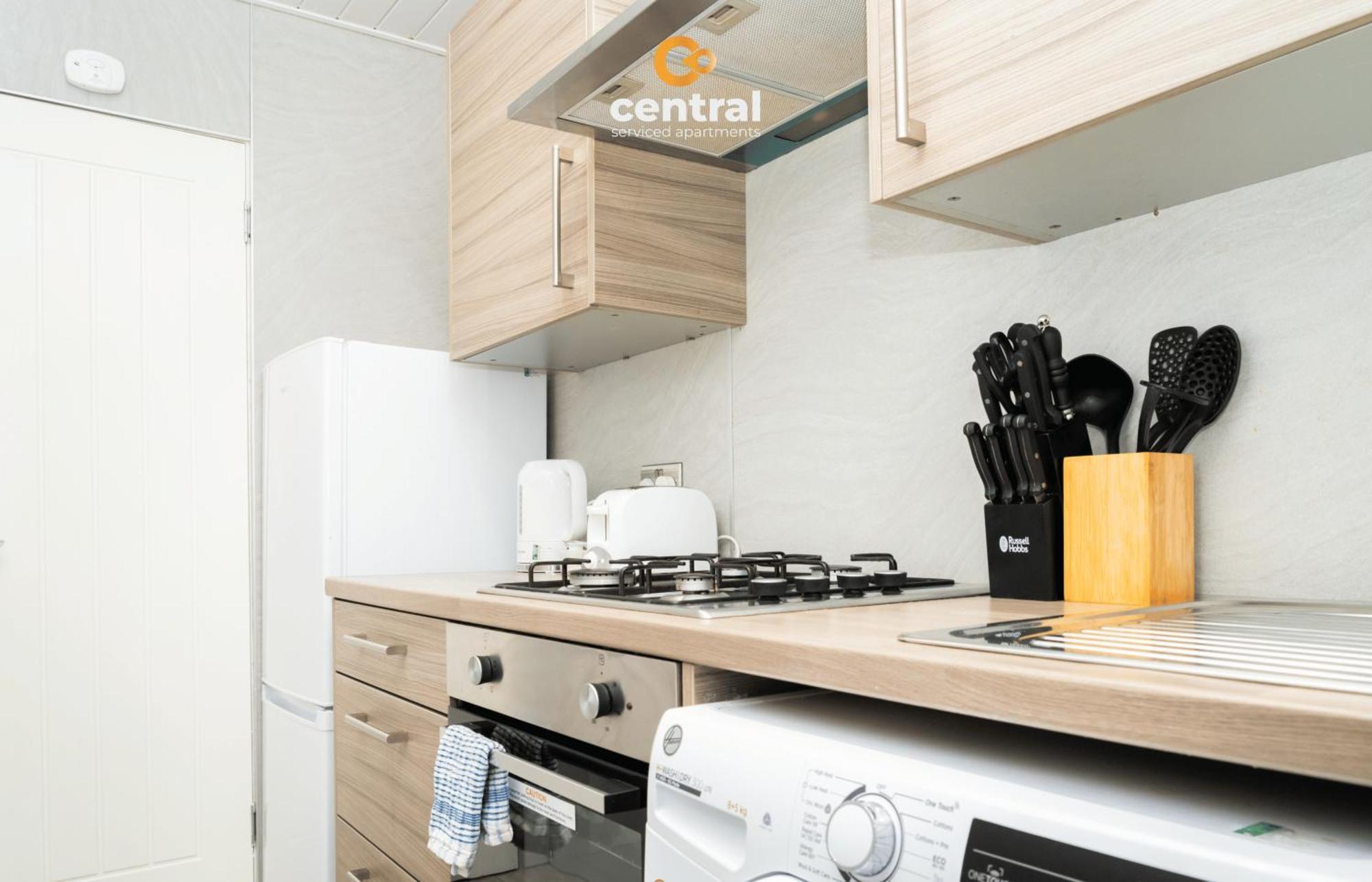 Central Serviced Apartments - 2 Bedroom - Ground Floor - Monthly & Weekly Bookings Welcome - Free Street Parking - 2 Double Beds - Wifi - Smart Tvs In Rooms - Fully Equipped - Heating 24-7 - Contractor & Short Stay Favourite ดันดี ภายนอก รูปภาพ
